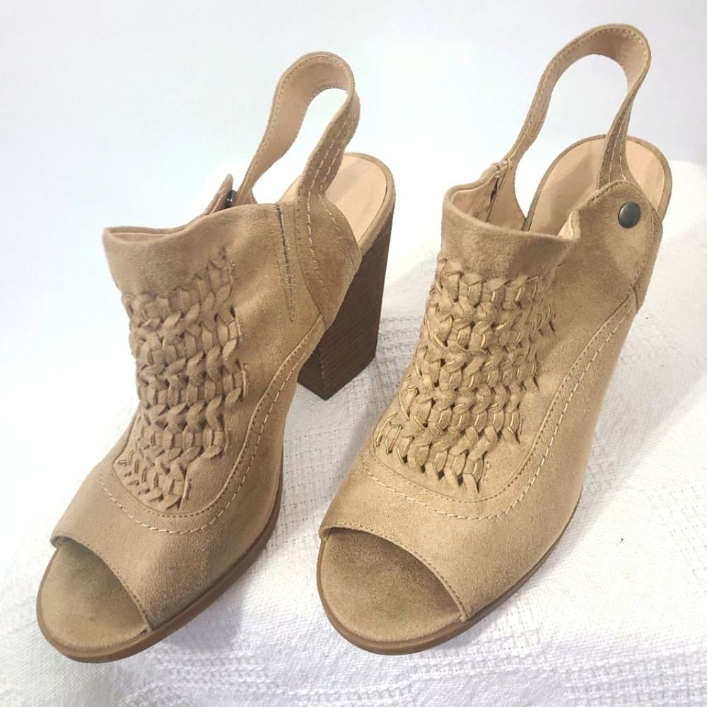 Altar'd State Women's Size 9 Nude Heels Open Toe‎ Chunky Heel Sandal Tan Shoes